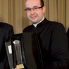 Laureatem ubiegłorocznej edycji plebiscytu został ks. Łukasz Żaba, katecheta w Zespole Szkół Zawodowych w Oleśnie.
