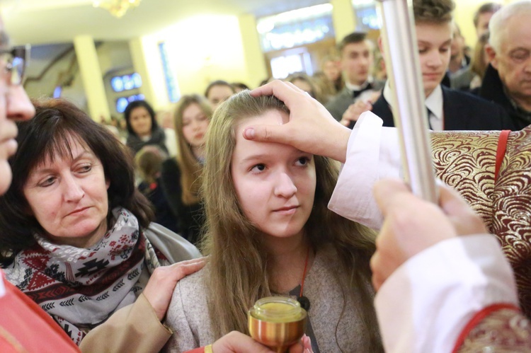 Bierzmowanie w par. Świętego Krzyża i MB Bolesnej w Dębicy