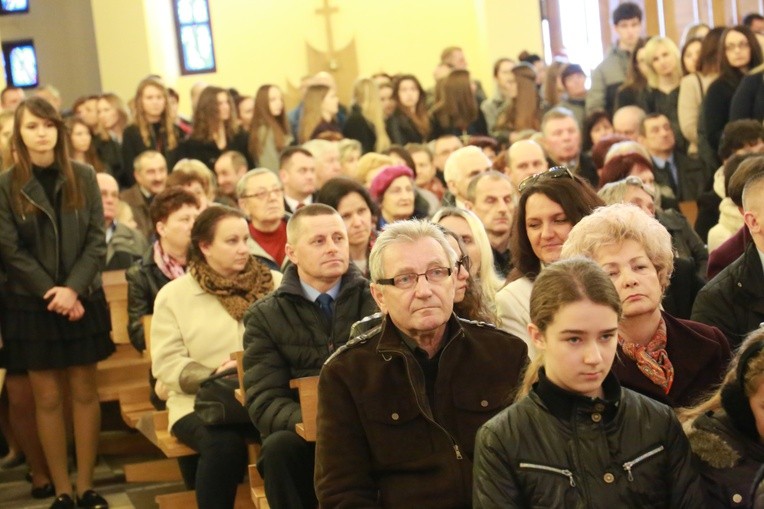 Bierzmowanie w par. Świętego Krzyża i MB Bolesnej w Dębicy