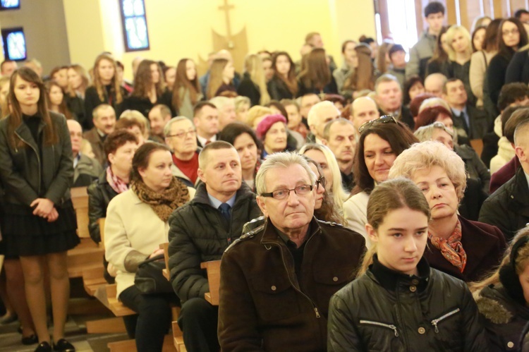 Bierzmowanie w par. Świętego Krzyża i MB Bolesnej w Dębicy