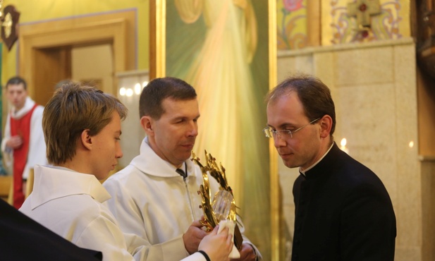 Po powitalnej Eucharystii zgromadzeni w kościele ucałowali relikwie