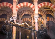 Na Półwyspie Iberyjskim wciąż widać ślady obecności muzułmanów. Dawny Wielki Meczet w Kordobie jest obecnie katolicką katedrą.