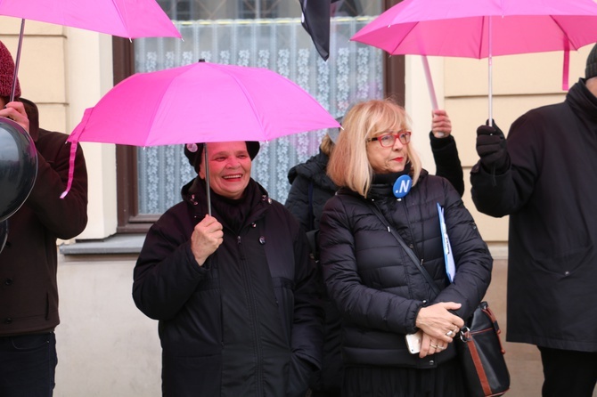 Antykościelna manifestacja feministek