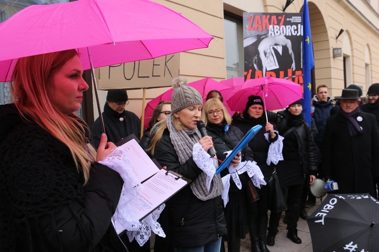 Antykościelna manifestacja feministek