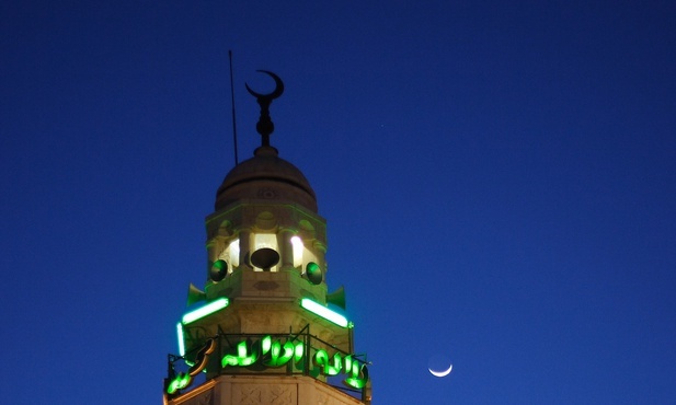 Kneset za ograniczeniem wezwań do modlitwy z minaretów
