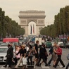 Francja: młodzi coraz bardziej otwarci na wiarę