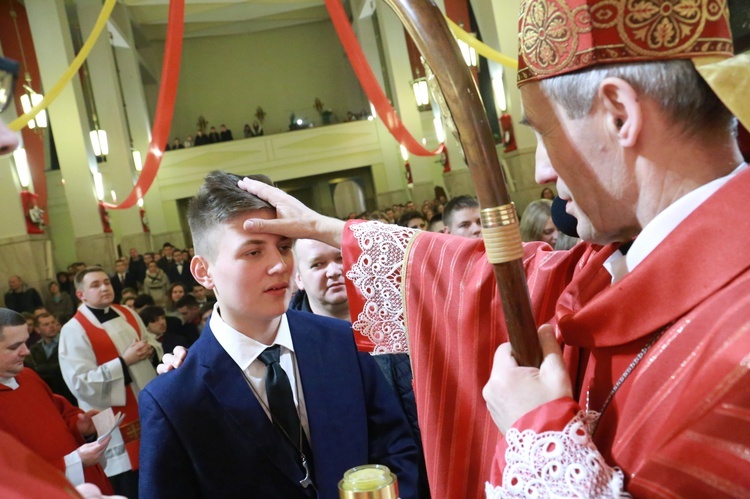 Bierzmowanie w par. pw. św. Jakuba w Brzesku