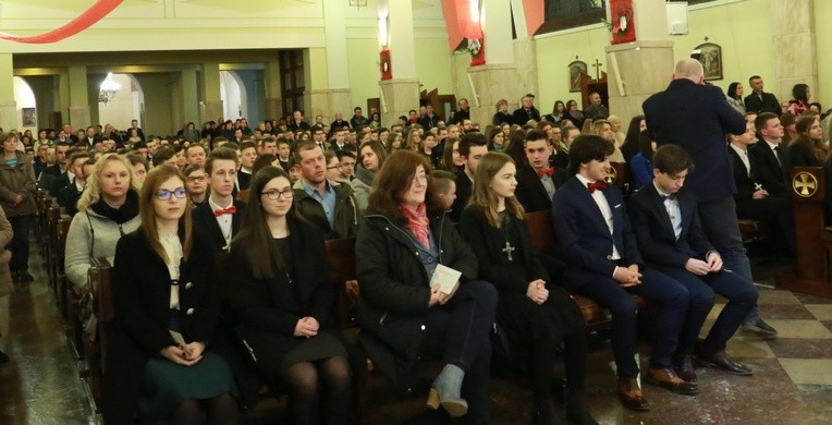 Bierzmowanie w par. pw. św. Jakuba w Brzesku