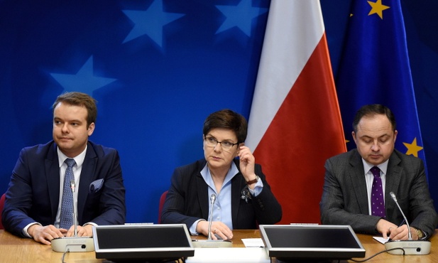 "Jakbym miała poważnie traktować szantaże prezydenta, który ma 4 proc. poparcia w sondażach"