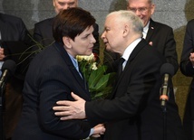 Prezes PiS i ministrowie pogratulowali premier po powrocie z Brukseli