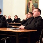 Na spotkanie przybyło osiemnastu dekanalnych opiekunów Służby Liturgicznej.