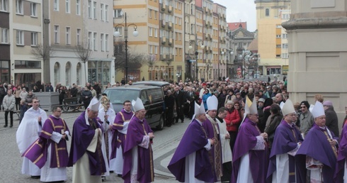 Pogrzeb biskupa Tadeusza Rybaka
