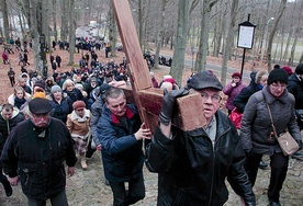 – To nabożeństwo wpisuje się w znaczący sposób w duchowość regionu. Co tydzień gromadzi od 3 do 7 tys. wiernych – mówił  o. Daniel Szustak OFM.