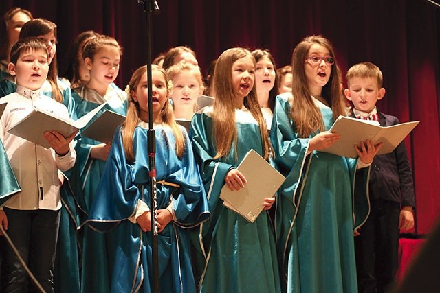 Schola z parafii św. Anny z Bogatego wyśpiewała sobie udział  w diecezjalnym finale w Gostyninie.