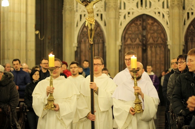 Bp Grzegorz Ryś w kościele stacyjnym ojców dominikanów