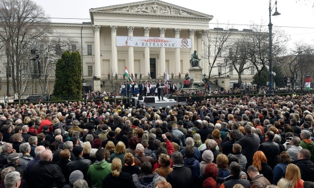 Orban: Trzeba powstrzymać Brukselę