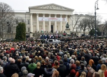 Orban: Trzeba powstrzymać Brukselę