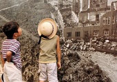 6 sierpnia 1945 r. nad Hiroszimą wybuchła bomba atomowa. W jednej chwili prawie całe miasto zamieniło się w kupę gruzów.