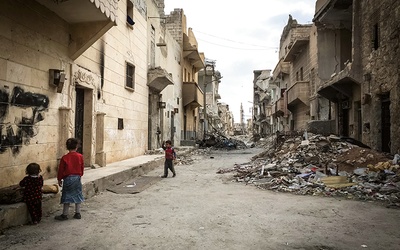 Syryjskie Aleppo to dziś wielka sterta gruzów. W ruinach swoich domów żyją ludzie, którym Polacy pomagają w ramach akcji Rodzina Rodzinie.