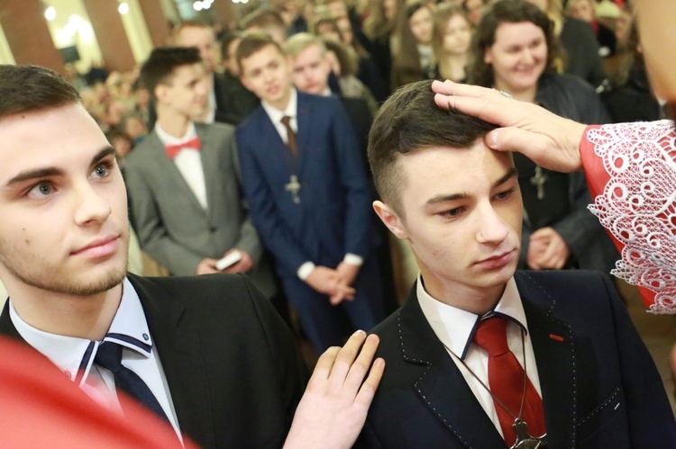 Bierzmowanie w par. pw. Miłosierdzia Bożego w Brzesku