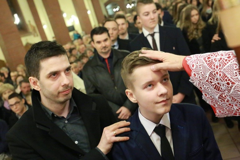Bierzmowanie w par. pw. Miłosierdzia Bożego w Brzesku