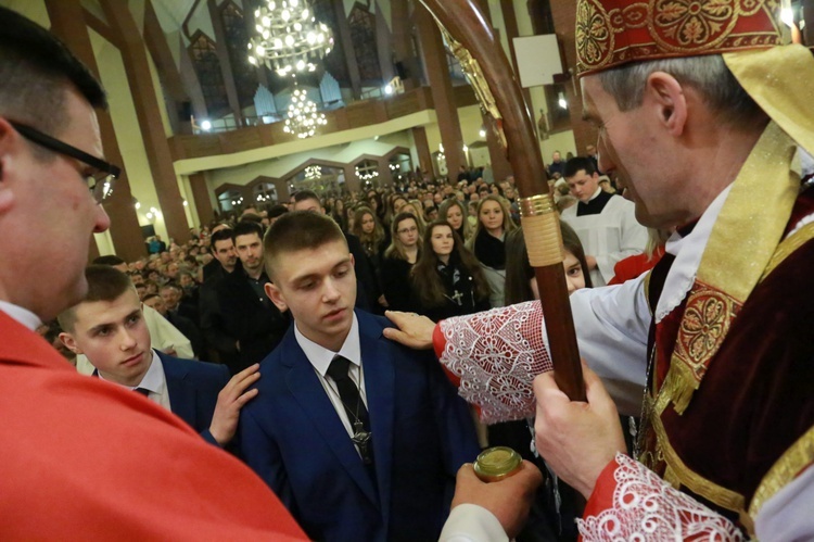 Bierzmowanie w par. pw. Miłosierdzia Bożego w Brzesku