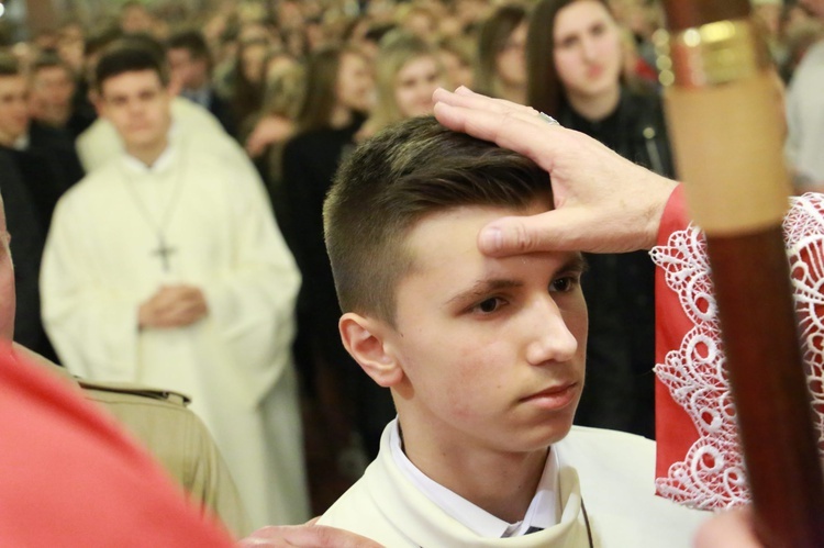 Bierzmowanie w par. pw. Miłosierdzia Bożego w Brzesku