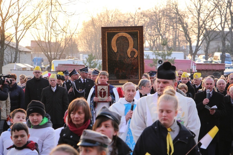 Powitanie ikony MB Częstochowskiej w Młodzieszynie