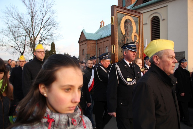 Powitanie ikony MB Częstochowskiej w Młodzieszynie