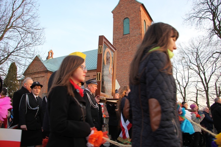 Powitanie ikony MB Częstochowskiej w Młodzieszynie