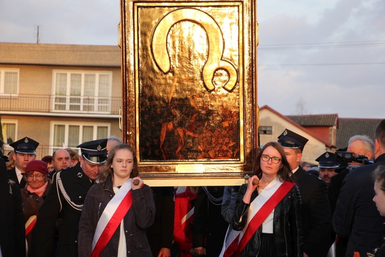 Powitanie ikony MB Częstochowskiej w Młodzieszynie