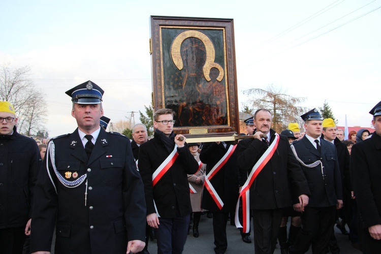 Powitanie ikony MB Częstochowskiej w Młodzieszynie