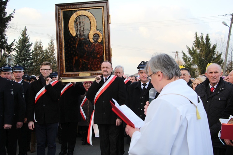 Powitanie ikony MB Częstochowskiej w Młodzieszynie