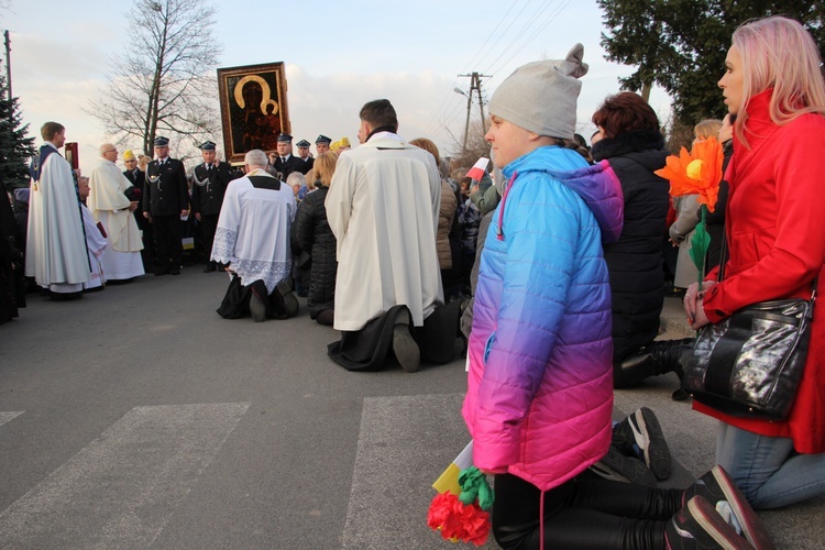 Powitanie ikony MB Częstochowskiej w Młodzieszynie