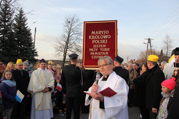 Powitanie ikony MB Częstochowskiej w Młodzieszynie