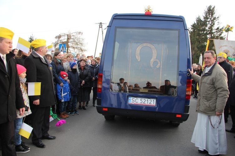 Powitanie ikony MB Częstochowskiej w Młodzieszynie