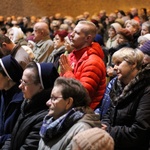 Metropolita krakowski w kościele MB Królowej Polski w Nowej Hucie