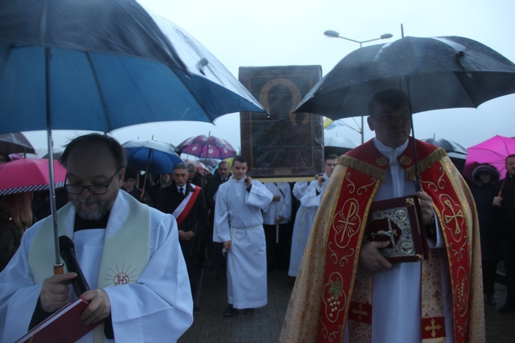 Powitanie ikony MB Częstochowskiej w parafii św. Brata Alberta w Sochaczewie