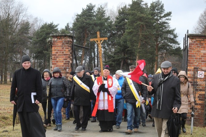 Droga Krzyżowa w intencji trzeźwości w byłym KL Birkenau 2017