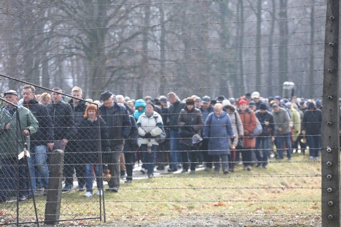 Droga Krzyżowa w intencji trzeźwości w byłym KL Birkenau 2017