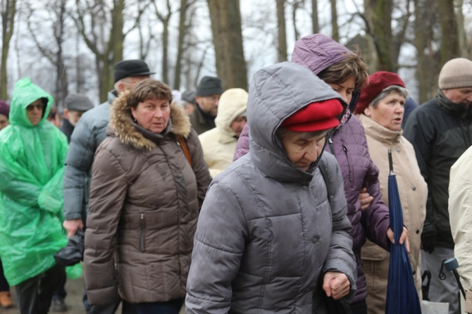 Droga Krzyżowa w intencji trzeźwości w byłym KL Birkenau 2017