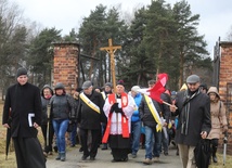 Droga Krzyżowa w intencji trzeźwości w byłym KL Birkenau 2017