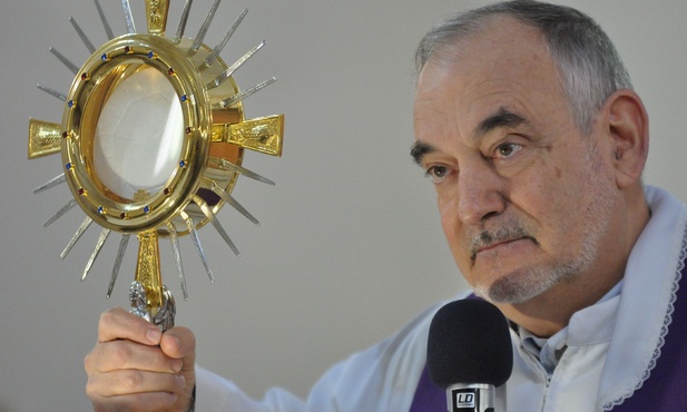Modlitwa uwielbienia w Straszęcinie z o. Antonello Cadeddu