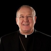 Kard. Farrell: Papież przykłada wielkie znaczenie do roli świeckich w Kościele