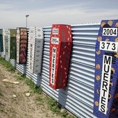 Meksyk: modlitwa za migrantów przy granicznym murze