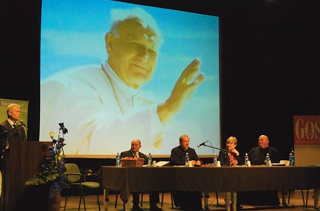 Od 12 lat w Skierniewicach odbywają się konferencje, w których uczestniczą znani prolajferzy, dziennikarze, aktorzy, lekarze.