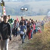 ◄	Ruch pielgrzymkowy od śmierci św. Jadwigi wcale nie słabnie. Na październikowe uroczystości jadwiżańskie do Trzebnicy przybywa kilkanaście tysięcy pątników. Większość przychodzi w ramach Pieszej Pielgrzymki Wrocławskiej.