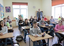▲	– Patrzę z nadzieją na tę zmianę i mam nadzieję, że nowa podstawa programowa zostanie dobrze przygotowana – mówi Michał Skaliński, dyrektor Katolickiego Gimnazjum i Szkoły Podstawowej w Mławie.