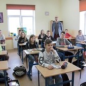 ▲	– Patrzę z nadzieją na tę zmianę i mam nadzieję, że nowa podstawa programowa zostanie dobrze przygotowana – mówi Michał Skaliński, dyrektor Katolickiego Gimnazjum i Szkoły Podstawowej w Mławie.