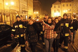 Wszystkie czuwania rozpoczną się o 17.00 i potrwają do 21.00. Na zdjęciu ubiegłoroczna peregrynacja znaków ŚDM w Kożuchowie.